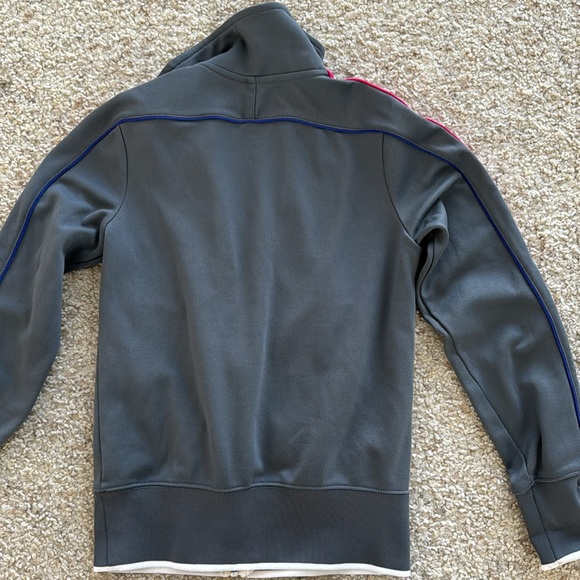 Woman’s Nike Sweater - Picture 4 of 4